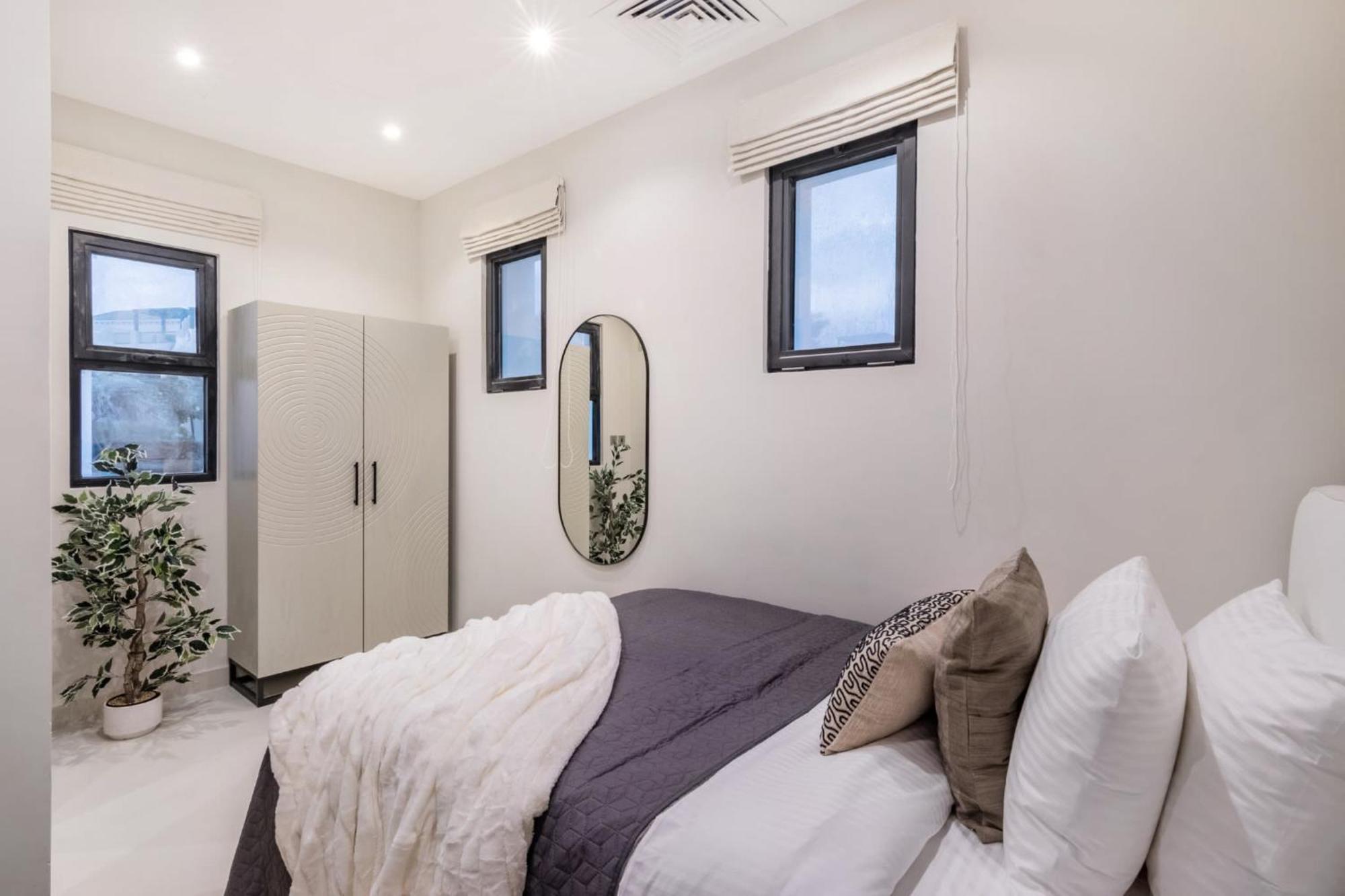 Villa Luxury Palm With Rooftop Garden, Style Pool And By Exclusive Homes Dubai